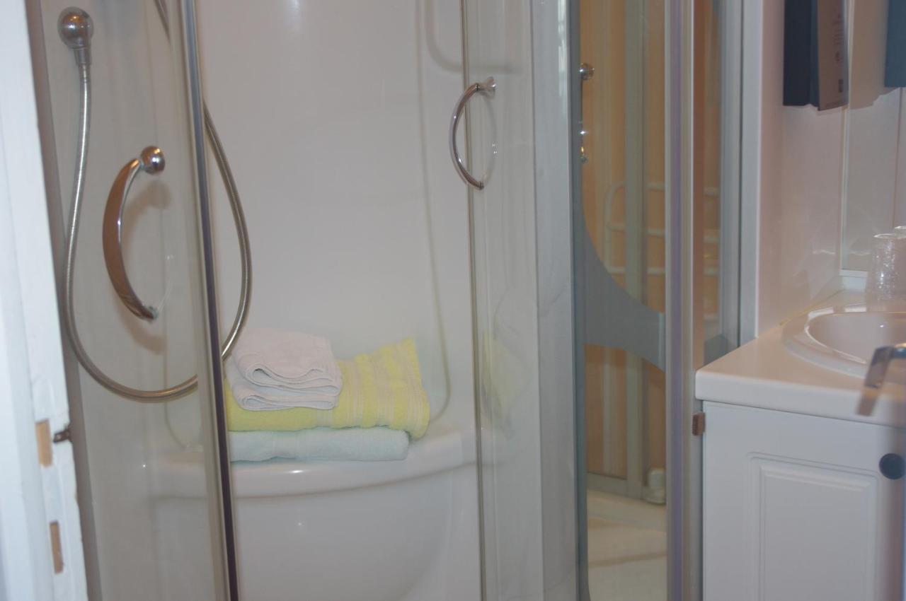 Hotel Des Bains Saint Jean le Thomas Bagian luar foto