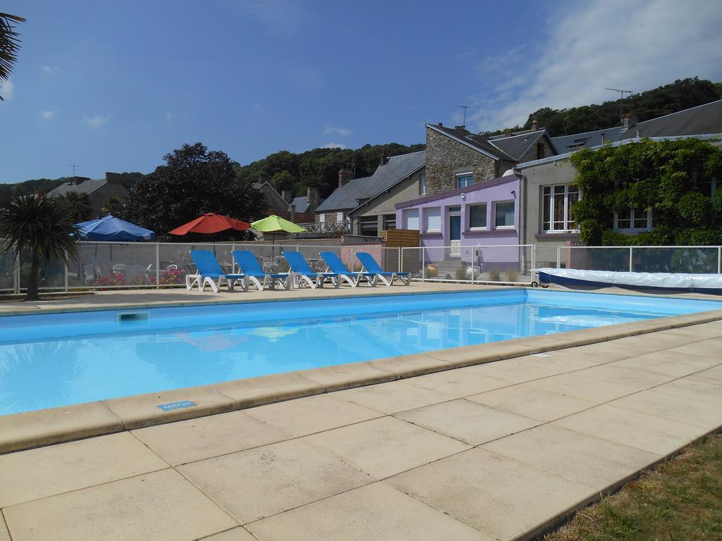 Hotel Des Bains Saint Jean le Thomas Bagian luar foto