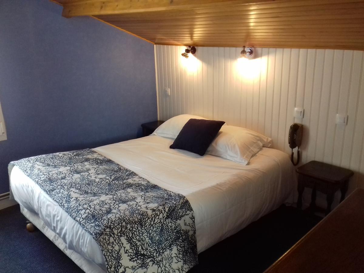 Hotel Des Bains Saint Jean le Thomas Bagian luar foto