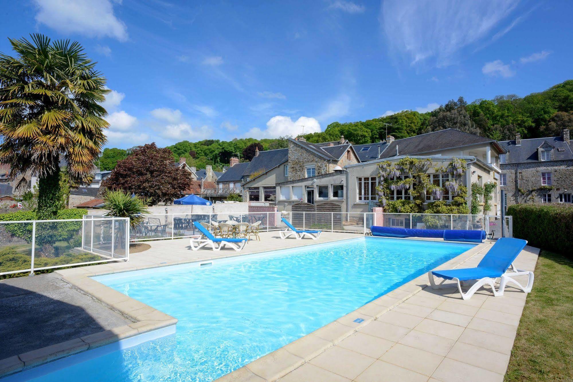 Hotel Des Bains Saint Jean le Thomas Bagian luar foto