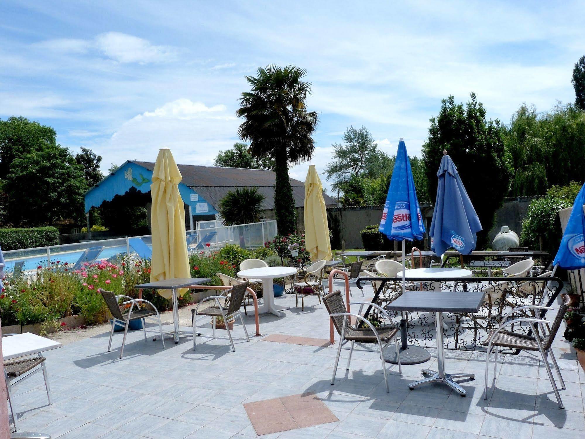 Hotel Des Bains Saint Jean le Thomas Bagian luar foto