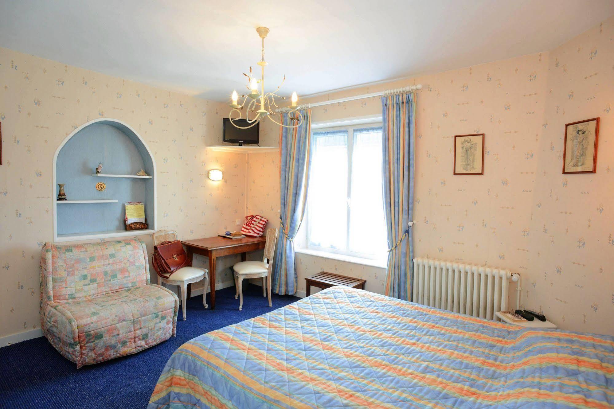 Hotel Des Bains Saint Jean le Thomas Bagian luar foto